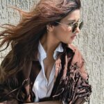 Avneet Kaur Instagram - Fashion is a trend. Whereas style lives within a person.🤍🔥 Mumbai, Maharashtra