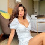 Avneet Kaur Instagram - 🌸🤍