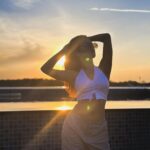 Avneet Kaur Instagram - Sunsets are sky poetry.🤍🌅 Bhopal, Madhya Pradesh