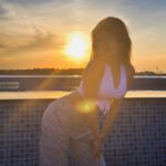 Avneet Kaur Instagram - Sunsets are sky poetry.🤍🌅 Bhopal, Madhya Pradesh
