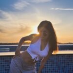 Avneet Kaur Instagram - Sunsets are sky poetry.🤍🌅 Bhopal, Madhya Pradesh