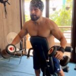 Emraan Hashmi Instagram - Last set ho gaya Ab to Bench Chod !!! 🤨🤪