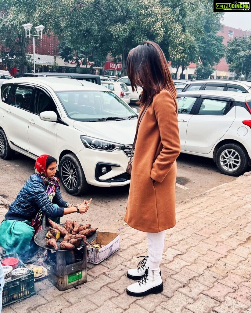 Erica Fernandes Instagram - Walking around sector 17 Chandigarh in search of food and look what i found and then simply fell in love with it .. swipe to see the last pic ! do you like having the same ?