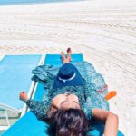 Erica Fernandes Instagram - Beach please ! 😌