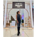 Erica Fernandes Instagram - Doesn't everything look tempting at @chocolatebar_uae? @sb_belhasa @mohammadrihab_ Chocolate Bar Dubai Mall