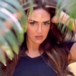 Esha Deol Instagram - ♥️ Reels by - @bea_nayak Photography- @tinadehal HMU - @ankitamanwanimakeupandhair @fatima_dsouza Styled by - @imeshadeol Managed by - @palsandpeersentertainment Staff - @shankarjadhav813 #eshadeol #eshassong #dilbara #behindthescenes #bts #onceagain #songoftheday #dhoomgirl #EDT #reels #reelinstagram #trending #viral #reelitfeelit #fitness #summervibes #basics #easybreezy #palmtrees #naturelover #workmode #denimshorts #eshadeol #gratitude 🧿♥️