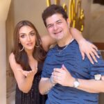 Esha Deol Instagram - #btswithdabboo With Effervescent Esha @imeshadeol 💜✨ 💙🫶🏻 @dabbooratnani Video by @manishadratnani Edit by @kiararatnani 📍 @one8.commune @dabbooratnanistudio #dabbooreels #dabbooratnani #dabbooratnaniphotography #dabbooratnanicalendar #eshadeol 01.04.2023 Dabboo Ratnani Photography