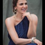 Esha Deol Instagram - If you find it hard to laugh at yourself , I would be happy to do it for you 😉🤭 ( truth - I laugh at myself a lot & it’s fun . Try it ) Here are some candid pictures which were clicked before we got the final shot . Fun moments with the team . 📸Photographer - @sahilsachdevaphotography 💄HMU - @ankitamanwanimakeupandhair @surve.jaya 👗Styled by - @priyaaa24 💃🏻Outfit - @pleatsbyaruni 💎Jewellery- @amamajewels 👠 shoes - @versace 👛 bag - @maisonvalentino ♥️Managed by -@palsandpeersentertainment 🕺🏼Staff - @shankarjadhav813 #laughter #keepitreal #smile #photoshoot #picoftheday #saturdayvibes #eshadeol #gratitude 🧿♥️