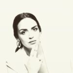 Esha Deol Instagram - Photograph or sketch? #picoftheday #photograph #sketch #monocrome #vintage #eshadeol #gratitude 🧿♥️