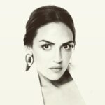 Esha Deol Instagram - Photograph or sketch? #picoftheday #photograph #sketch #monocrome #vintage #eshadeol #gratitude 🧿♥️