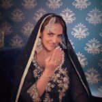 Esha Deol Instagram - Eid Mubarak ✨✨ May the festival bring you closer to your loved ones and strengthen the bonds of love and unity. #edt #eshadeolxvenkys #eid #chikenbiryani #chicken #eid2023 #betterchickenmakesbetterchicken #reelsinstagram #eidmubarak #eidinspo #venkyschicken #esha #reelsvideo #trending #trendingreel #gratitude ♥️🧿