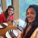 Girija Oak Instagram - Weekend photo dump. #happyfaces #fulltummies #pune #weekendvibes