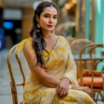 Hari Teja Instagram - Hope my yellow saree brightens up ur day✨💫🌟⭐️⚡️ Saree: @gaurinaidu ⭐️ PC: @relivevisuals @whoisindrasena ⭐️