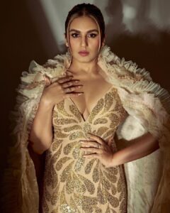 Huma Qureshi Instagram - When you love your outfit.. and can’t decide .. just post all the pictures ✨ 

Outfit - @abujanisandeepkhosla 
Jewellery- @anmoljewellers 
Shoes - @louboutinworld 
Makeup - @ajayvrao721 
Hair - @hairbysanjanag 
Styled by - @who_wore_what_when 
Photography - @shauryakandwal
Nails @soezi