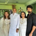 Huma Qureshi Instagram - The annual Eid photo of the Qureshi’s.. Slide 2 .. mom and dad with their favourite child Slide 3 … the madness behind that perfect family shot #EidMubarak #pyaar #blessed #duas #love 🧿 🤍😂❤️😇🌙🧿