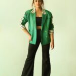 Huma Qureshi Instagram - 💚 Styled by : @sanamratansi Assisted by : @nirikshapoojary_ Jacket : @khhouseofkhaddar Crop top and pants : @zara Earring : @myrhabyrhea Rings : @myrhabyrhea @inaya_accessories Make Up : @krisann.figueiredo.mua Hair : @rakshandairanimakeupandhair Photographer : @devsphotographyofficial