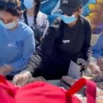 Huma Qureshi Instagram - Woke up today to go distribute 600 hot meals in Downtown LA .. My love and support to the hard working and dedicated team at @thegoodkarmala and @styledbyambika for doing the amazing work that they are doing feeding the homeless. To all my friends in LA and United States please support them with your time and resources.. this is a solid bunch of people doing some amazing work ❤️🧿✌🏻🙏🏻😇 #goodkarma #ramadankareem