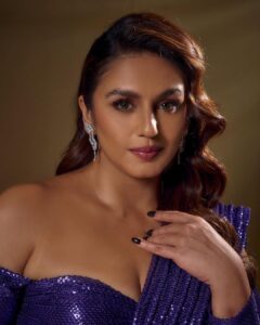 Huma Qureshi Instagram - 💜😈🦄Last Night all glammed up at the #news18reelawards Thank you for all the love for #Maharani Season2 #BestActress @sirsubhashkapoor your faith in me has made all this possible. Thankkkk you … Chalo on to Season 3 @kangratalkies @sonylivindia 
@namitaalexander @krisann.figueiredo.mua @rakshandairanimakeupandhair glam squad