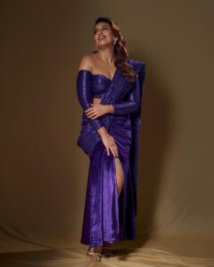 Huma Qureshi Instagram - 💜😈🦄Last Night all glammed up at the #news18reelawards Thank you for all the love for #Maharani Season2 #BestActress @sirsubhashkapoor your faith in me has made all this possible. Thankkkk you … Chalo on to Season 3 @kangratalkies @sonylivindia 
@namitaalexander @krisann.figueiredo.mua @rakshandairanimakeupandhair glam squad