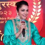Isha Koppikar Instagram - Attended the Maharashtra Ratna Puruskar 2023 as the chief guest. Maharashtra Ratna Puruskar celebrated excellent Entrepreneurs and Individuals for their accomplishments and for overcoming challenging circumstances in their respective fields. #maharashtraratnapuruskar2023 #awards #chiefguest #awardshow #enterpreneur