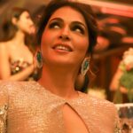 Isha Koppikar Instagram - All that glitters really is gold ✨ Outfit - @neeturohra_india Jewellery - @renuoberoiluxuryjewellery Shoes - @jimmychoo Hair - @shab_qureshi786 Makeup - @pradeep_nohate Photos - @shaurya_bajpai