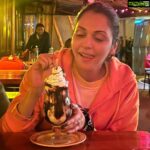 Isha Koppikar Instagram - Sundae on a Sunday 🍨 #icecream #sundaymood #mood #yummyinmytummy #foodie #foodstagram