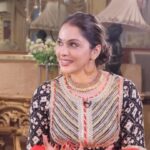 Isha Koppikar Instagram - Sharing a special moment from my interview with @rajshrifilms . Thank you to all our fans who have loved Chandni and Prem in #EkVivaahAisaBhi. Link to the full interview in the bio 😀 @sonu_sood #rajshrifilms #movie #bollywood #memories #interview