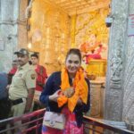 Isha Koppikar Instagram - On the occasion of Makar Sankranti, Pongal, and Lohri, I visited Dagdusheth to get blessings from Ganpati Bappa. Wishing you all happy festivities 😊🙏🏼 #dagdushethganpati #ganpatibappamorya #makarsankranti #lohri #pongal #festivals #indianfestivals #celebration #blessings Dagdu Sheth Ganpati