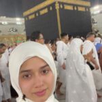 Jannat Zubair Rahmani Instagram - Jumma Mubarak 🤲🏻💕 Completed our first Umrah Alhumdulillah Special thanks to @alkhalidtours for being the best guide and making sure of every little detail… Really appreciate it 💕 Abaya @vw_abayas Masjid Al Haram Makkah - مسجد الحرام مكه المكرمه