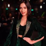 Jannat Zubair Rahmani Instagram - How’s the view? Stylist- @simrankhera5 Outfit- @doorsdesign_