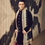 Karan Johar Instagram - Yeh mausam ka jadoo hai mitwa… Styled by @ekalakhani in the supremely talented @manishmalhotra05 @manishmalhotraworld 📷 @sheldon.santos