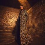 Karan Johar Instagram - The india Inspired celebration and the most stunning art exhibit this country has ever witnessed or curated…. @nmacc.india Wearing @rahulmishra_7 styled by @ekalakhani production design @amritamahalnakai hair @aalimhakim make up @paresh_kalgutkar 📷 @sheldon.santos