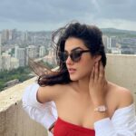 Kavya Thapar Instagram - BRB, sale season is calling 🤩 @danielwellington’ Black Friday sale is here with up to 50% off on select products and an additional 15% off with my code ‘KAVYA15' ❤️ India
