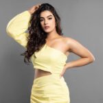 Kavya Thapar Instagram - 🫶✨ Shot by @vaspaan_shroff Makeup | @palak_makeupandhair Hair | @facestories_by_harmankaur Hmu hod | @dishakhannaartistry Wearing | @aroundthecityshop Jewellery | @viariaccessories Shoes | @paioshoes Styled by | @sakshi312 Assisted by | @kinjal_maru04 @sanjamkaur92 ✨ India