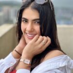 Kavya Thapar Instagram - BRB, sale season is calling 🤩 @danielwellington’ Black Friday sale is here with up to 50% off on select products and an additional 15% off with my code ‘KAVYA15' ❤️ India