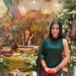 Kavya Thapar Instagram - Ganpati Bappa Morya 🙏 Wishing a beautiful, colourful and cheerful Ganesh Chaturthi to everyone. May this festive occasion bring along many more smiles and celebrations. May Bappa bestow you power, destroy your sorrows and enhance happiness in your life. Happy Ganesh Chaturthi 🪷 A beautiful day filled with a Million blessings, smiles, love, laughter, family, friends like family and pure bliss 😇☺️🌺 Mumbai, Maharashtra