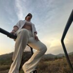 Kavya Thapar Instagram - Back to my Natural Habitat #intothewild 🐅 Jim Corbett National Park