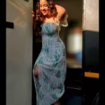 Komalee Prasad Instagram - What sunshine is to flowers , love is to humanity 🌞❤️ #bts from my next with the styling done by the director herself @praveena.rao ❤️ Makeup @rameshkumar8501 Hair @raghavacharyramoju