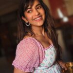 Komalee Prasad Instagram - When there is golden hour and filter kaapi , there's no need to pose for candids 🌤️☕ #love ♥️