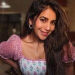 Komalee Prasad Instagram - When there is golden hour and filter kaapi , there's no need to pose for candids 🌤️☕ #love ♥️