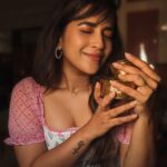 Komalee Prasad Instagram - When there is golden hour and filter kaapi , there's no need to pose for candids 🌤️☕ #love ♥️
