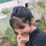 Komalee Prasad Instagram - Bloominggg 🌸🌼🍁🌺🏵️ PS last pic inspiration - meme god 🙏🏻