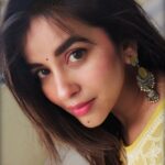 Komalee Prasad Instagram - Let me be a retro melody ♥️🌟🦋🌈 #newbeginningsahead