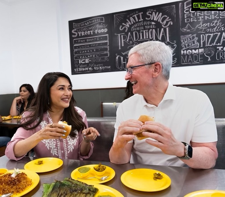 Madhuri Dixit Instagram - Can’t think of a better welcome to Mumbai than Vada Pav! #timcookapple #apple #applestore #mumbai #applebkc