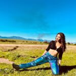 Madhuurima Instagram - Abh batao pose karrihu ya stretching 🥶🥶 Pants @ikichic_official Styled by @stylebysaachivj Team @sanzimehta777 @nehha_o