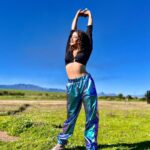 Madhuurima Instagram - Abh batao pose karrihu ya stretching 🥶🥶 Pants @ikichic_official Styled by @stylebysaachivj Team @sanzimehta777 @nehha_o