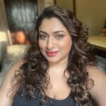Malavika Instagram - I’m a Queen crowded in my own curls ✨♥️