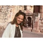 Meenakshi Chaudhary Instagram - What a beautiful experience in one of my favourite states in India Rajasthan . Good music, great food and wonderful memories. You have my heart 🥹❤️