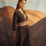 Meenakshi Chaudhary Instagram - Mentally travelling to Egypt 🏜️ Styled by - @riechamallick Outfit by - @akarabyshruthi Jewellery - @kalon_artjewellery Make up and hair by @makeuphairbyrahul
