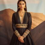 Meenakshi Chaudhary Instagram - Mentally travelling to Egypt 🏜️ Styled by - @riechamallick Outfit by - @akarabyshruthi Jewellery - @kalon_artjewellery Make up and hair by @makeuphairbyrahul